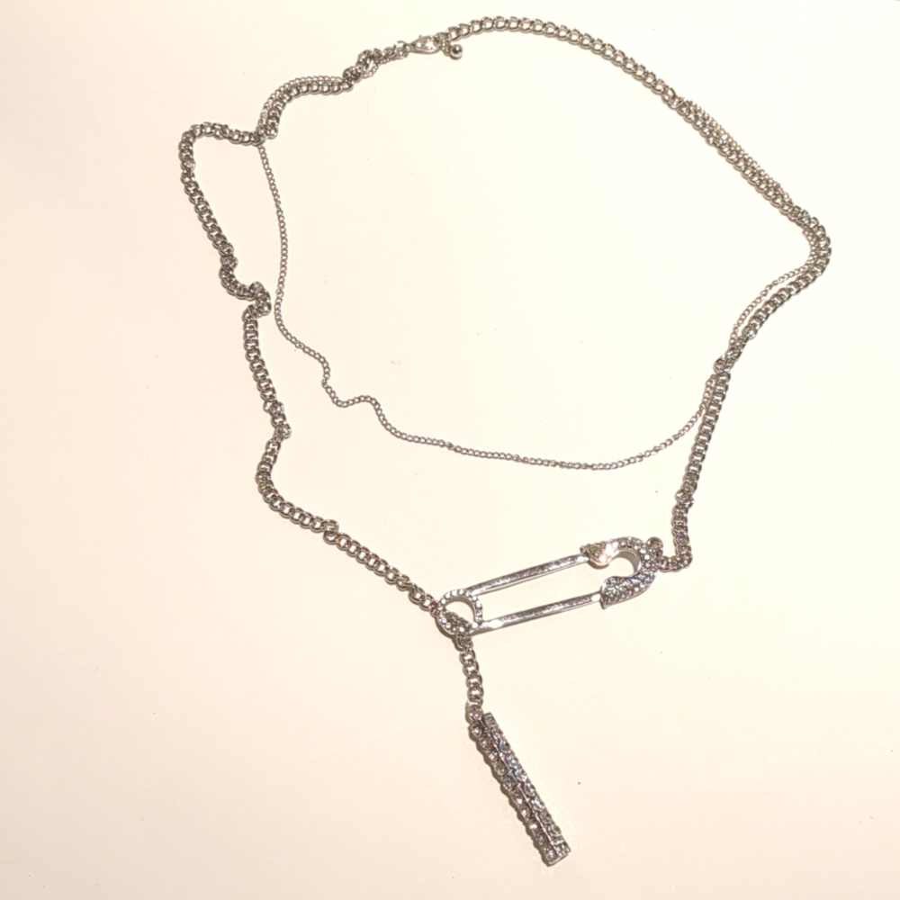 🟣Silver and Crystal Layered Necklaces with Intricate Charm - Picture 4 of 8